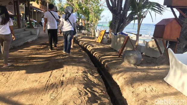 Perbaikan bangunan dan jalan di Gili Air (Bonauli/detikTravel)