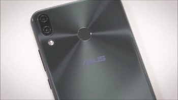 Di bagian belakang terdapat kamera ganda berukuran 12 MP dan 5 MP Foto: Youtube/Gadget Arena