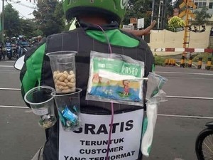 Keren! Ini 5 Kisah Abang Ojol yang Bagikan Makanan Gratis Untuk Penumpang