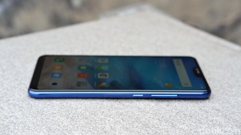  Layarnya terlindung kaca Gorilla Glass. Foto: Adi Fida Rahman/detikINET