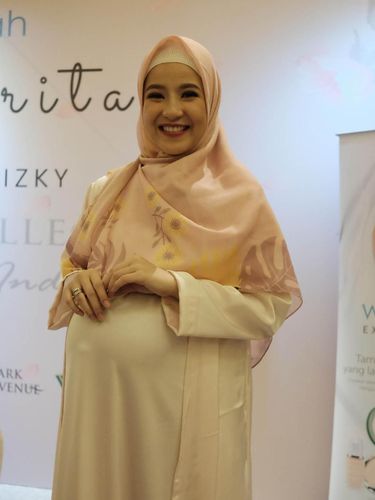 7 Brand Hijab Milik Artis Cantik yang Bisa Kamu Pilih untuk Ramadan