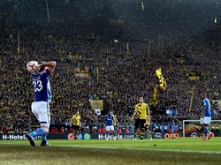 Derby Ruhr antara Borussia Dortmund vs Schalke juga menyuguhkan atmosfer panas di Jerman. Kedua tim punya suporter yang cukup fanatik. (Foto: Sascha Steinbach/Getty Images for MAN)