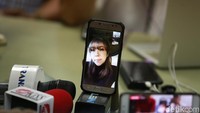 Gisel bicara lewat Face Time. Ia menyebut masalah rumah tangganya bukan konsumsi publik, tapi ia memastikan isu liar selama ini tidak benar. Foto: Gisel blak-blakan cerai / Ismail