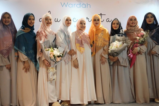 Natasha Rizky menggelar trunk show dalam rangka peluncuran koleksi akhir tahun Alur Cerita yang bertepatan dengan perayaan hari ulang tahunnya. Acara tersebut dihelat Jumat (23/11/2018) di One Avenue, Jakarta Selatan. Foto: Foto: Silmia Putri/Wolipop