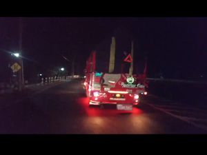 Fenomena Truk Goyang, Jadi Hiburan Sampai Tabrak Pengendara Lain