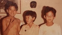 Foto Sandiaga saat masih kecil. Dari kecil, ternyata mantan Wagub DKI ini sudah berkacamata (Foto: Instagram @sandiuno)