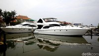 Jajaran kapal pesiar tampak di dermaga marina Ancol, Jakarta Utara, Minggu (25/11/2018).