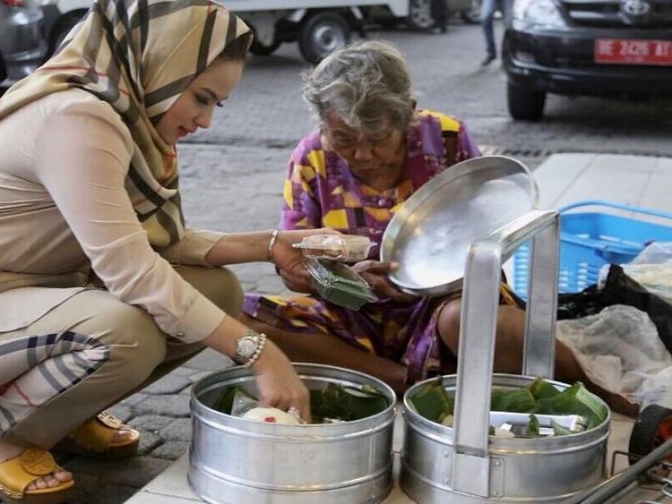 Aprilani Yustin, Istri Gubernur Lampung yang Doyan Kulineran