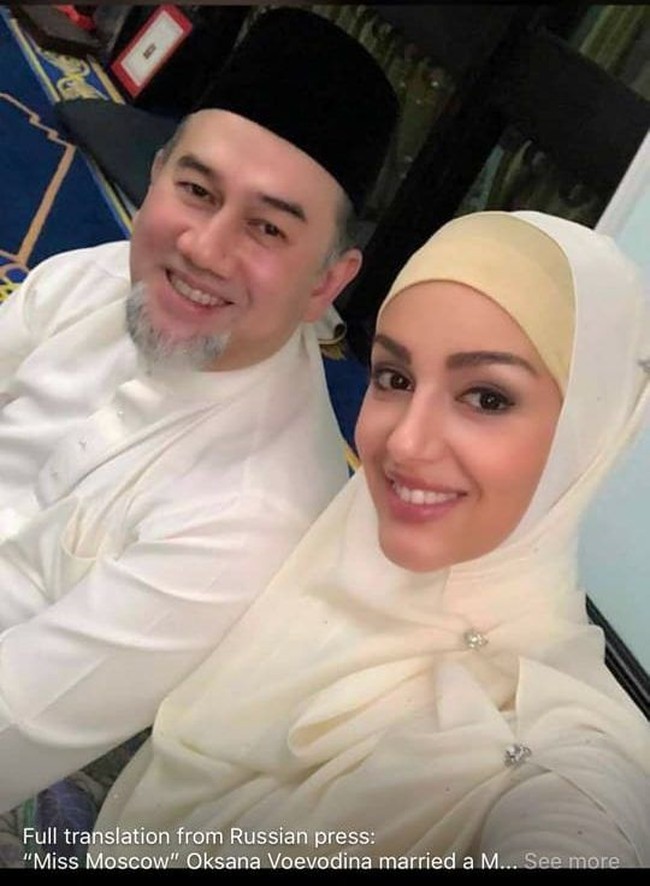 Pernikahan  Yang di-Pertuan Agong Sultan Muhammad V dengan Oksana Voevodina dikabarkan terjadi pada Jumat (23/11/2018) di  Barvikha Concert Hall, Moskow, Rusia. Dalam pesta tersebut makanan dan minuman yang disajikan semuanya berlabel halal. Minuman alkohol juga tak dihadirkan di pesta pemimpin Malaysia tersebut. Foto: Dok. Facebook/Islamnews