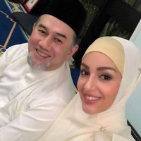 Pernikahan  Yang di-Pertuan Agong Sultan Muhammad V dengan Oksana Voevodina dikabarkan terjadi pada Jumat (23/11/2018) di  Barvikha Concert Hall, Moskow, Rusia. Dalam pesta tersebut makanan dan minuman yang disajikan semuanya berlabel halal. Minuman alkohol juga tak dihadirkan di pesta pemimpin Malaysia tersebut. Foto: Dok. Facebook/Islamnews