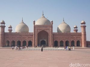 5 Kemegahan Masjid Badshahi di Pakistan