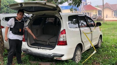 Foto: Bercak Darah di Mobil Dufi Korban Pembunuhan Sadis