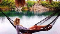 Kaylyn Kyle tampaknya suka traveling yang bertema alam. Dia pun terlihat enjoy menikmati bentang alam cantik di Meksiko (Instagram/kaylynkyle)