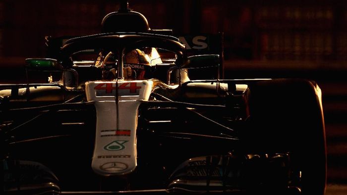 Lewis Hamilton juara GP Abu Dhabi. (Foto: Clive Mason/Getty Images) Lewis Hamilton juara GP Abu Dhabi. (Foto: Clive Mason/Getty Images)