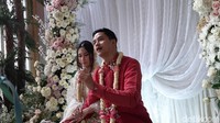 Rona bahagia dua pesinetron itu tak bisa ditampik.
