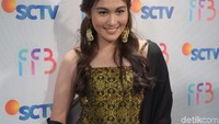 Senyumnya manis dan cantik. Sudah cantik gitu, berprestasi lagi. Pool/Noel.