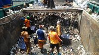 13 Kapal Pengangkut Sampah Belum Cukup Bersihkan Laut Jakarta