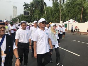 Di Hari Guru, Mendikbud Jalan Sehat Putari Jalan Sudirman