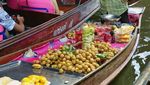 Serunya Makan Sambil Belanja di Dannoen Saduak Floating Market
