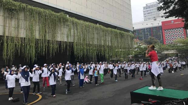 Rayakan Hari Guru, Mendikbud Jalan Sehat Putari Jalan Sudirman