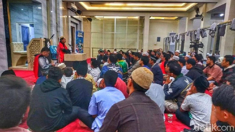 Ngaji Lagi Bareng Ustaz Naruto di Surabaya, Begini Keseruannya Ngaji Lagi Bareng Ustaz Naruto di Surabaya, Begini Keseruannya