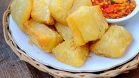 Sambal jeruk yang pedas segar juga cocok buat cocolam singkong goreng yang gurih renyah. Foto: Instagram@renibean