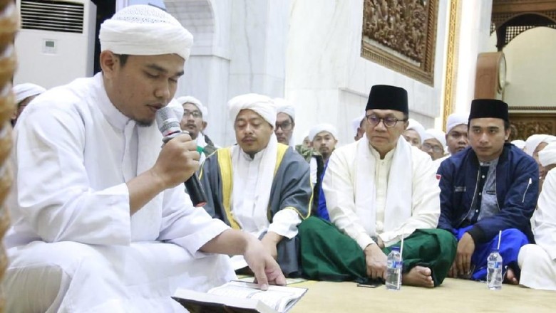Zulkifli Hasan Imbau Santri Kuasai Iptek Zulkifli Hasan Imbau Santri Kuasai Iptek