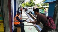 Cerita Sekelompok Warga Ciamis Turun ke Jalan Berbagi Nasi