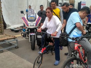 Gaya Susi Gowes di Minggu Pagi