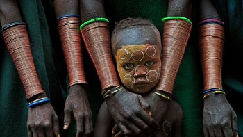 Kid with Hand Crafts karya David Nam Lip Lee dari Malaysia. Foto: David Nam Lip Lee/Siena International Photo Awards 2018