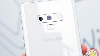 Belum ada informasi apakah Galaxy Note 9 First Snow White akan menyambangi negara lain. Foto: Sina Mobile