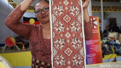 Foto: Tenun Gringsing, Mahakarya Budaya Bali Berharga Mahal