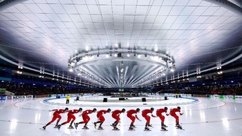 Too Many Skaters karya Dean Mouhtaropoulos dari Belanda. Foto: Dean Mouhtaropoulos/Siena International Photo Awards 2018