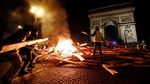Potret Mencekam Kericuhan Demo Kenaikan BBM di Paris