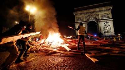 Potret Mencekam Kericuhan Demo Kenaikan BBM di Paris
