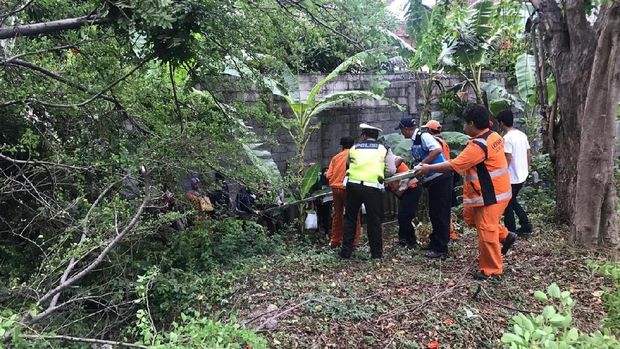 Bus Surabaya-Sumenep Terguling di Tol Waru, 6 Penumpang Luka