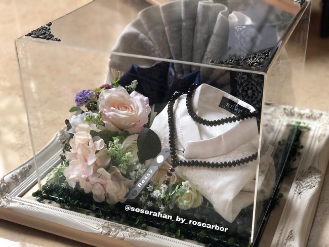 Rose Arbor Seserahan menyiapkan 12 seserahan. Tujuh untuk Angbeen dan lima bagi Adly. “Kalau buat calon istri, temanya lebih ke girly. Terlihat dari nuansa pink yang mendominasi. Kalau Aldy, lebih maskulin,” ujar Dita, pendiri Rose Arbor Seserahan, kepada Wolipop, Minggu. Foto: Dok. Rose Arbor Seserahan