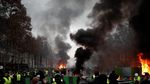 Potret Mencekam Kericuhan Demo Kenaikan BBM di Paris