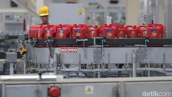 Mengintip Cara Bikin Pelumas Oli di Pabrik Pertamina