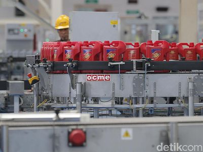 Mengintip Cara Bikin Pelumas Oli di Pabrik Pertamina