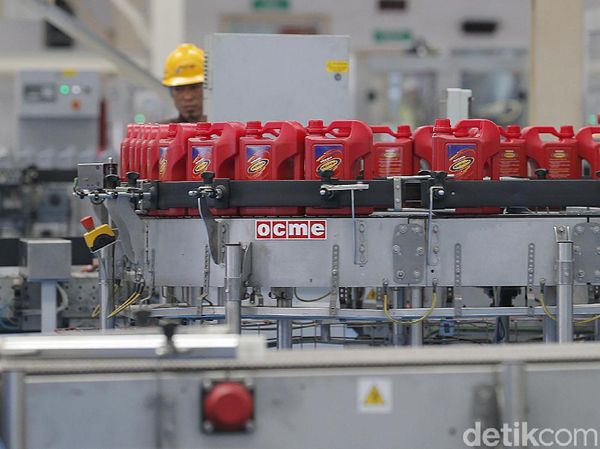 Mengintip Cara Bikin Pelumas Oli di Pabrik Pertamina