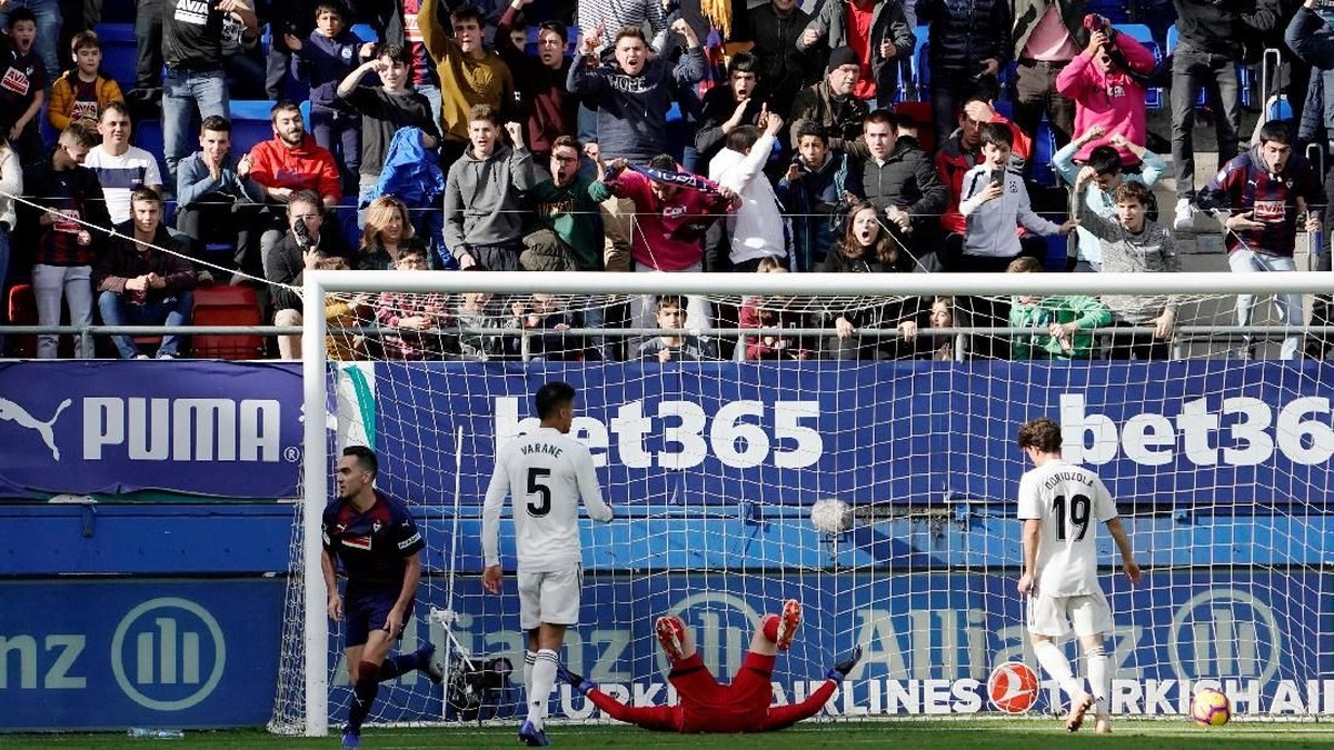 Real Madrid punya rekor buruk di markas lawan musim ini (REUTERS/Vincent West)