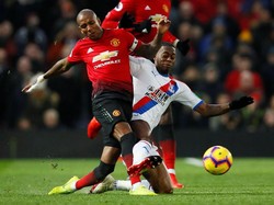 Setan Merah mendominasi penguasaan bola dengan perbandingan 60:40, meski begitu kedua kesebelasan sama-sama buruk dalam penyelesaian bola akhir. Reuters/Jason Cairnduff.