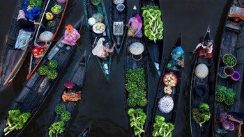 Floating Market karya Sina Falker dari Jerman. Foto: Sina Falker/Siena International Photo Awards 2018
