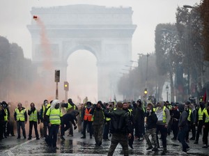 Macron akan Pidato Kenegaraan Pasca Demo BBM Ricuh di Paris
