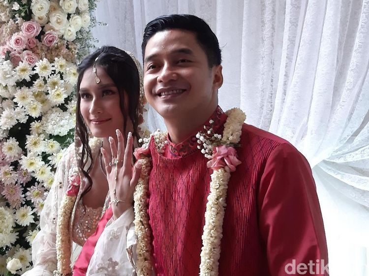 Bernuansa India, Adly Fairuz Resmi Lamar si Cantik Angbeen