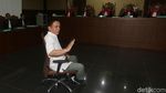 Ekspresi Irwandi Yusuf Saat Sidang Dakwaan