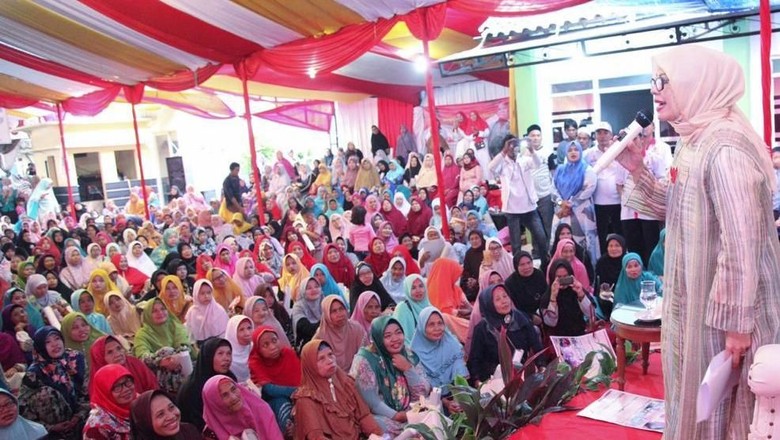 Nur Asia Uno Bicara Harga Pasar ke Emak-emak di Tangerang