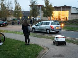 Canggih! Robot Ini Bisa Jadi Kurir Supermarket di Inggris