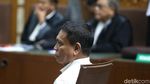 Ekspresi Irwandi Yusuf Saat Sidang Dakwaan